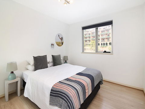 Lower Bridge And Sails - Executive 2BR Darlinghurst Apartment With Balcony And Rooftop Views - Accommodation Yamba 7