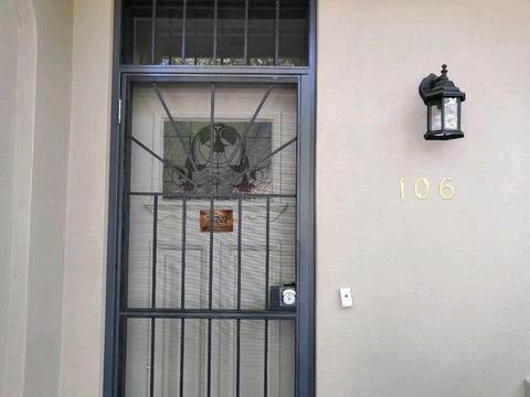 Cozy 5 Bed House In Sydney - Accommodation Yamba 9