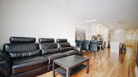 Cozy 5 Bed House In Sydney - Accommodation Yamba 6