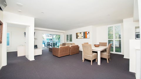 Pacific Blue, Salamander Bay - Accommodation Yamba 1