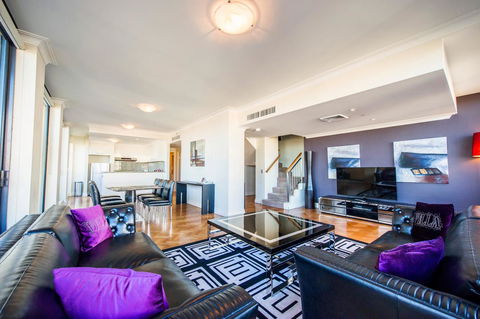 Seasons Harbour Plaza - Accommodation Yamba 28