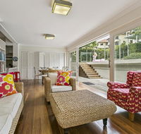 Summery spacious 4 bed home in Kurraba Point - Accommodation Yamba