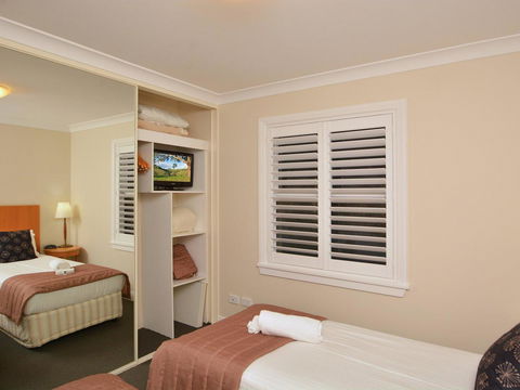 Villa De Saran Located Within Cypress Lakes - Accommodation Yamba 10
