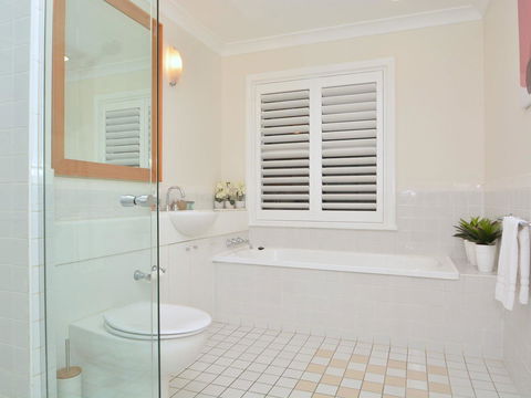 Villa De Saran Located Within Cypress Lakes - Accommodation Yamba 4