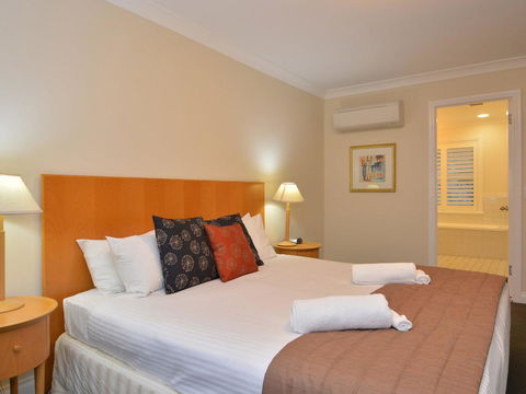 Villa De Saran Located Within Cypress Lakes - Accommodation Yamba 5
