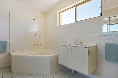 Baywatch Apartments Merimbula - Accommodation Yamba 16