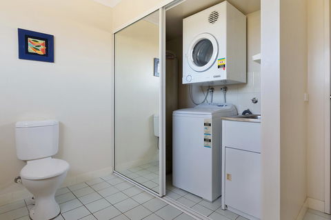 Baywatch Apartments Merimbula - Accommodation Yamba 17