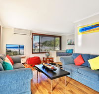 Sandy Toes Beach House Jervis Bay - 2min to Beach - Accommodation Yamba