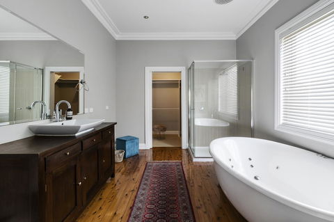 The Spa Cottage With HotTub, Netflix & Stan - Accommodation Yamba 12
