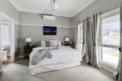 The Spa Cottage With HotTub, Netflix & Stan - Accommodation Yamba 13