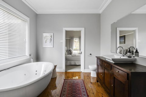 The Spa Cottage With HotTub, Netflix & Stan - Accommodation Yamba 11