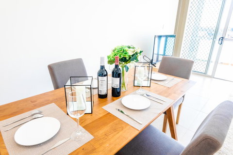 Near Train Station, New 2 BR Apt/free Parking - Accommodation Yamba 4