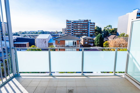 Near Train Station, New 2 BR Apt/free Parking - Accommodation Yamba 37