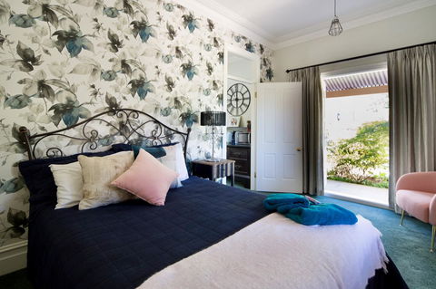 Chanticleer Gardens Barn Cottage With A Pool - Accommodation Yamba 35