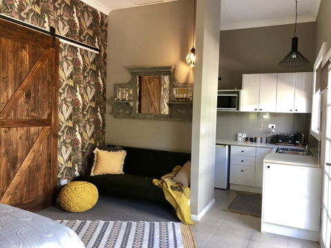 Chanticleer Gardens Barn Cottage With A Pool - Accommodation Yamba 19