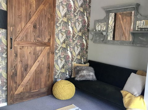 Chanticleer Gardens Barn Cottage With A Pool - Accommodation Yamba 7