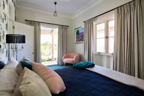 Chanticleer Gardens Barn Cottage With A Pool - Accommodation Yamba 36