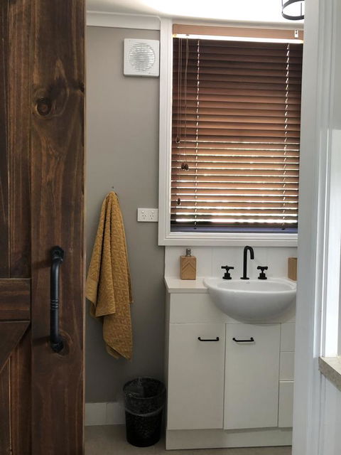 Chanticleer Gardens Barn Cottage With A Pool - Accommodation Yamba 22