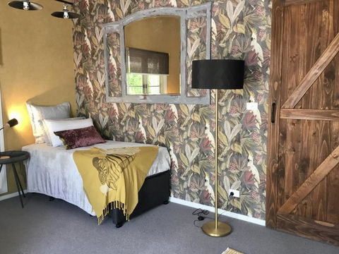 Chanticleer Gardens Barn Cottage With A Pool - Accommodation Yamba 2