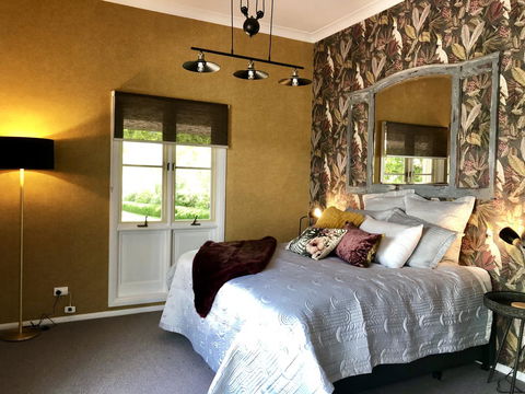 Chanticleer Gardens Barn Cottage With A Pool - Accommodation Yamba 18