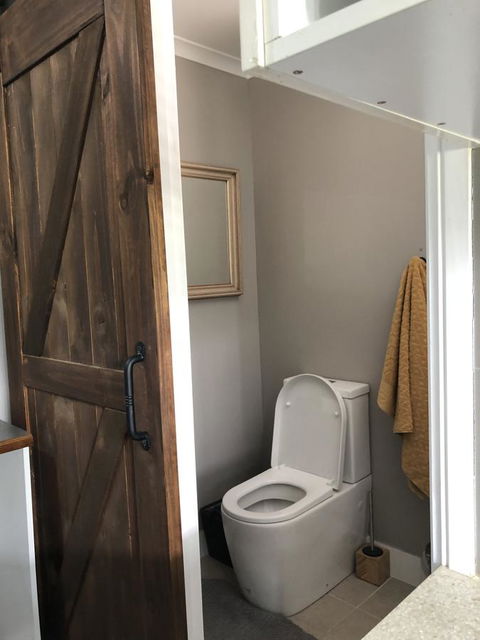 Chanticleer Gardens Barn Cottage With A Pool - Accommodation Yamba 21