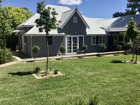 Chanticleer Gardens Barn Cottage With A Pool - Accommodation Yamba 9