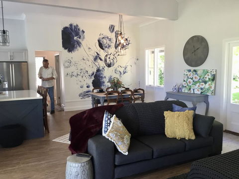 Chanticleer Gardens Barn Cottage With A Pool - Accommodation Yamba 13