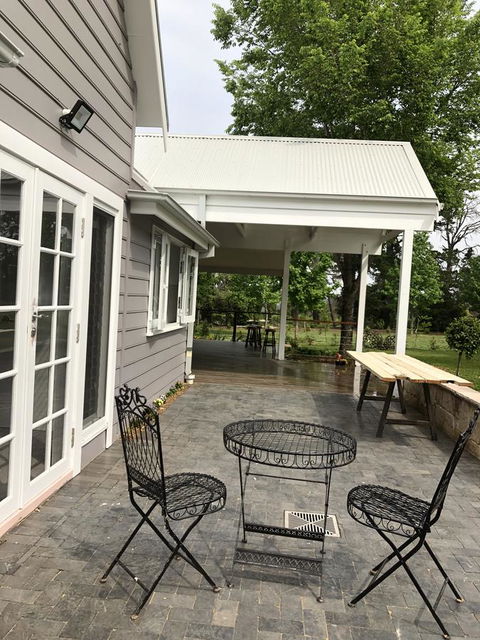 Chanticleer Gardens Barn Cottage With A Pool - Accommodation Yamba 25