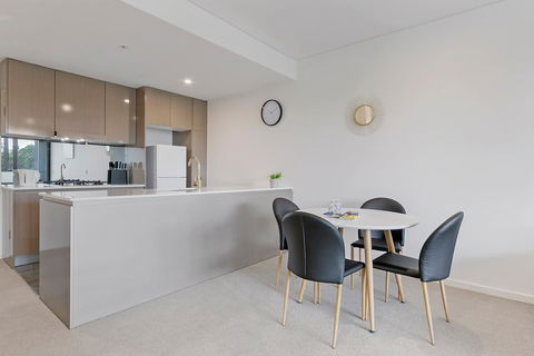 Stylish And Neat Two Bed Apartment In Wentworth Point - Accommodation Yamba 3
