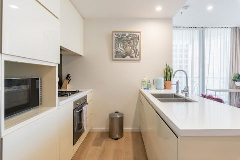 Sydney CBD Modern 2 Bedroom Apartment + Free Car Parking - Accommodation Yamba 20