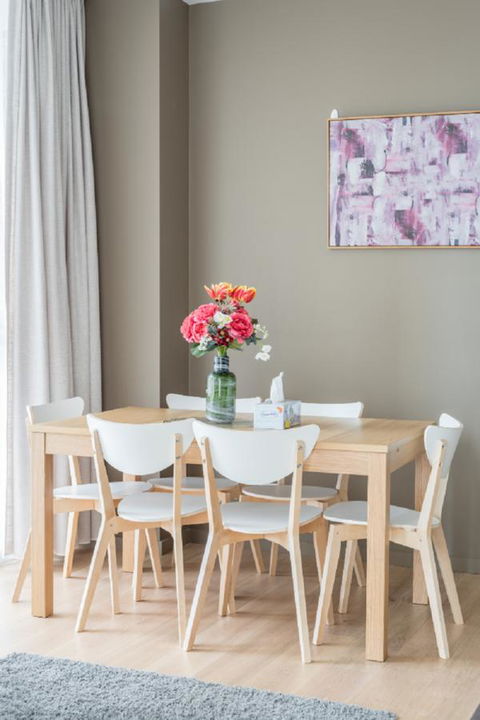 Sydney CBD Modern 2 Bedroom Apartment + Free Car Parking - Accommodation Yamba 5