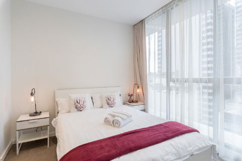 Sydney CBD Modern 2 Bedroom Apartment + Free Car Parking - Accommodation Yamba 8