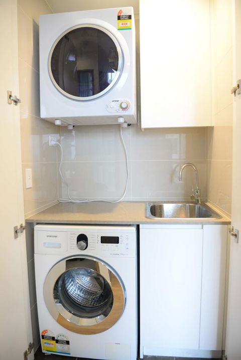 Sydney CBD Modern 2 Bedroom Apartment + Free Car Parking - Accommodation Yamba 26