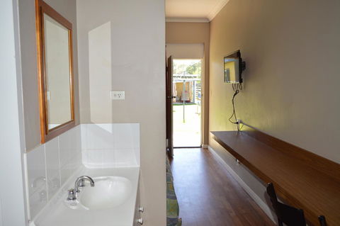 Brolga Hotel Motel - Coleambally - Accommodation Yamba 3