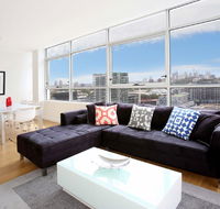 Gadigal Groove - Modern and Bright 3BR Executive Apartment in Zetland with Views - Accommodation Yamba