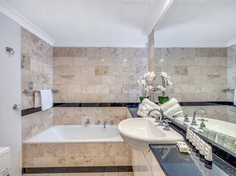 Panoramic Harbour Views And Unbeatable Comfort - Accommodation Yamba 4