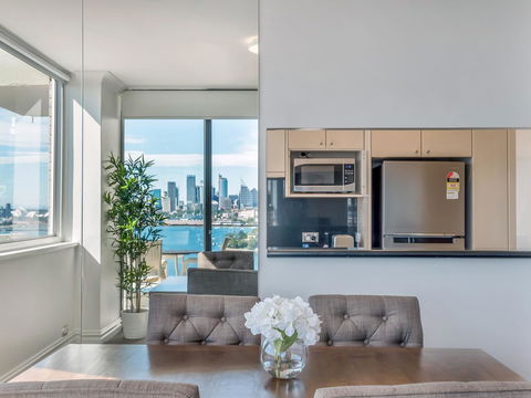 Panoramic Harbour Views And Unbeatable Comfort - Accommodation Yamba 8