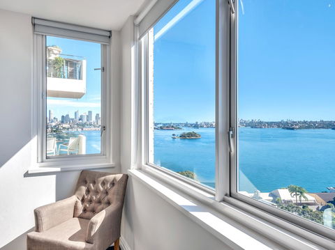 Panoramic Harbour Views And Unbeatable Comfort - Accommodation Yamba 12