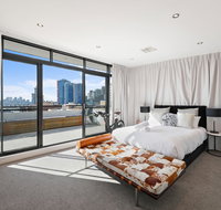Darling Harbour Penthouse ViewsJacuzzi - Accommodation Yamba