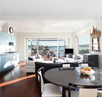 Art Deco Apartment With Breathtaking Water Views - Accommodation Yamba