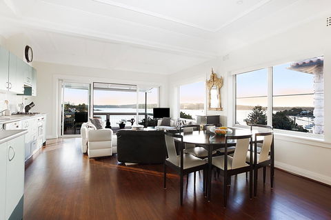 Art Deco Apartment With Breathtaking Water Views - Accommodation Yamba 6