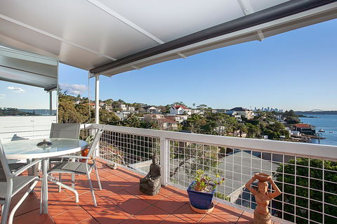 Art Deco Apartment With Breathtaking Water Views - Accommodation Yamba 12