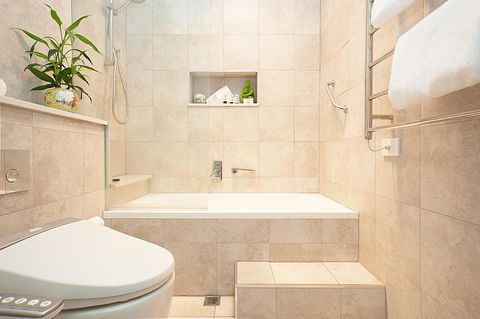 Art Deco Apartment With Breathtaking Water Views - Accommodation Yamba 5