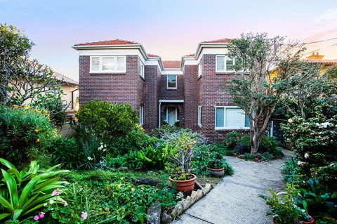 Art Deco Apartment With Breathtaking Water Views - Accommodation Yamba 13