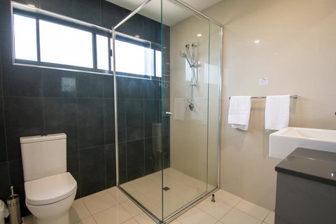 Magnum Serviced Apartments - Accommodation Yamba 35