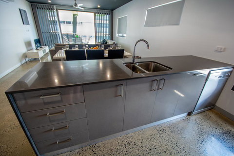 Magnum Serviced Apartments - Accommodation Yamba 6