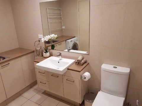 Darwin-Ocean Views, Tropical Getaway, Pool & Aircon - Accommodation Yamba 14