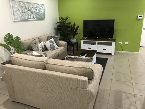 Darwin-Ocean Views, Tropical Getaway, Pool & Aircon - Accommodation Yamba 4