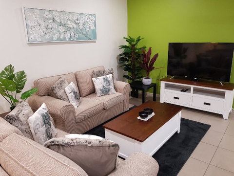 Darwin-Ocean Views, Tropical Getaway, Pool & Aircon - Accommodation Yamba 3