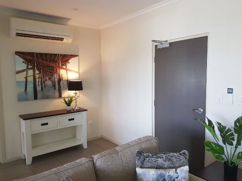 Darwin-Ocean Views, Tropical Getaway, Pool & Aircon - Accommodation Yamba 6